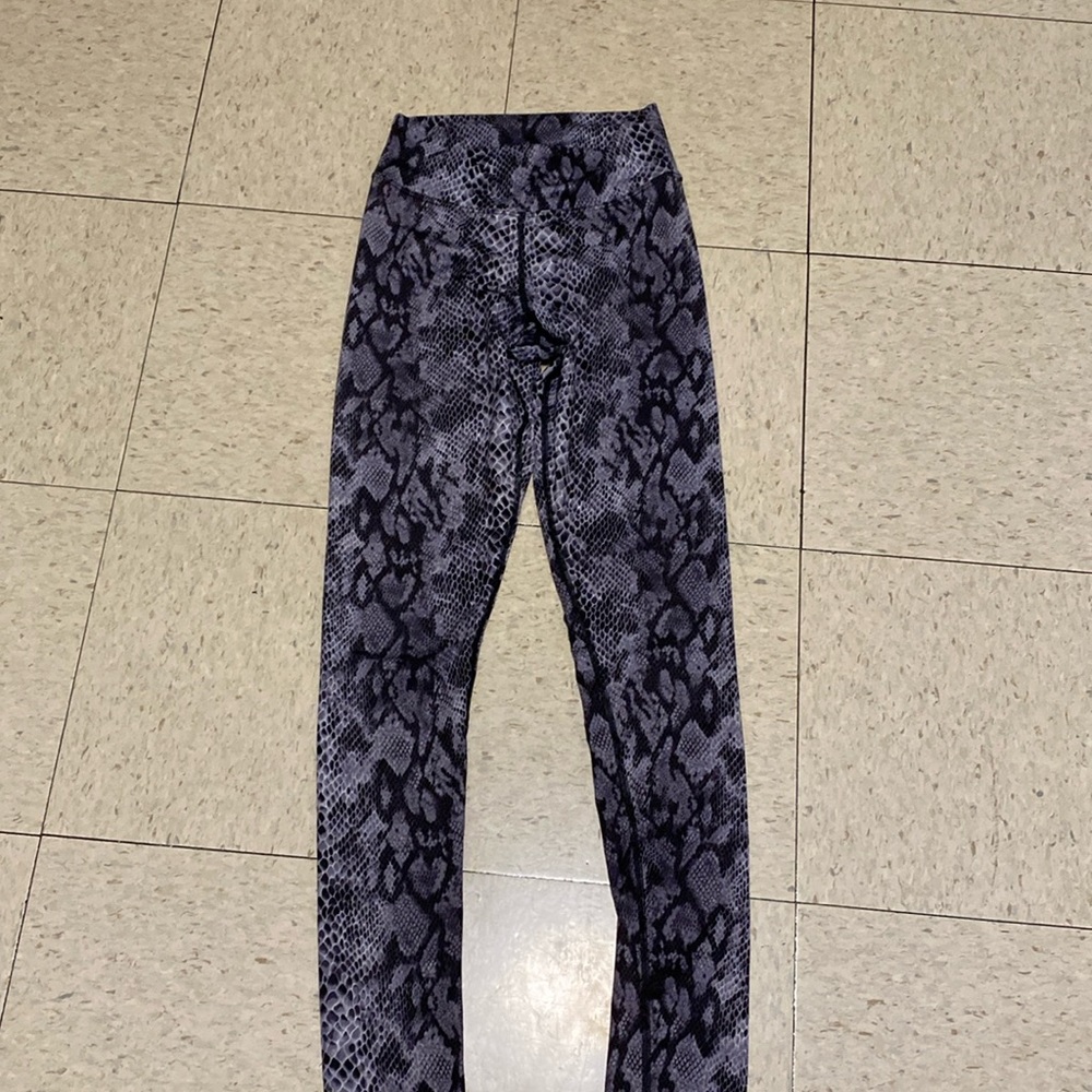 Barre & Soul Purple Black Snake Print lightweight leggings small